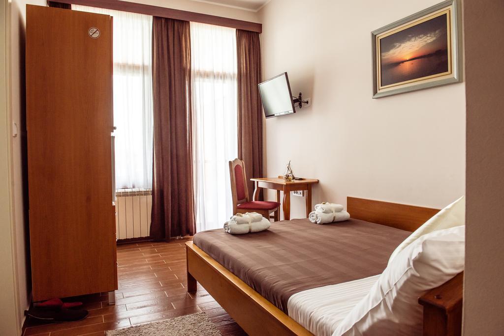 B&B Posejdon Sremska Mitrovica Exterior photo