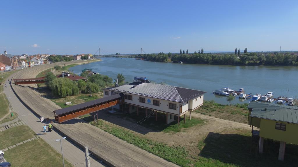 B&B Posejdon Sremska Mitrovica Exterior photo